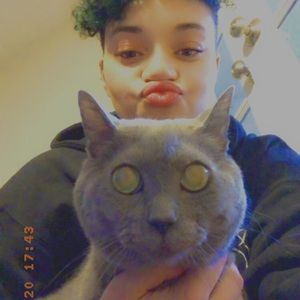 Meet your Posher, Aisha